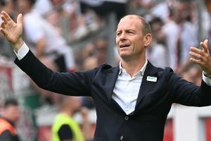 Schiri-Frust beim FCA: "Wenn das keine klare Rote Karte ist"