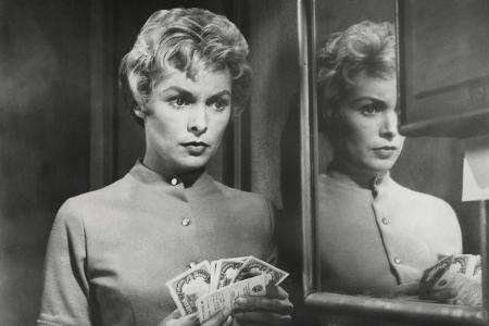 ...Duschszene in 'Psycho' aus dem Jahr 1960 ist ein Klassiker des Psychohorror-Genres. Für Star Janet Leigh war der Gang ins Badezimmer nie wieder derselbe – sie nahm jahrelang lieber ein Bad als zu d ...