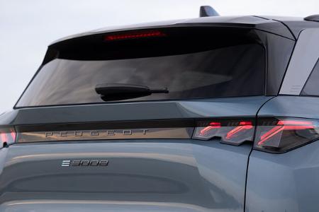 Peugeot e5008
