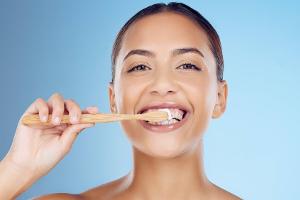 Zahnputztabletten und Co.: So klappt Nachhaltigkeit bei der Zahnpflege