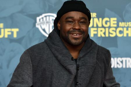 Sternekoch Nelson Müller kann das gut nachempfinden. Er sei auffällig oft von der Polizei kontrolliert worden – die natürlich nie etwas Verdächtiges fand. Auch hätten Skinheads mal an das Fenster sein ...