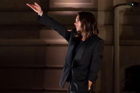 Paris Fashion Week: Victoria Beckham feiert Show mit Stars und Familie