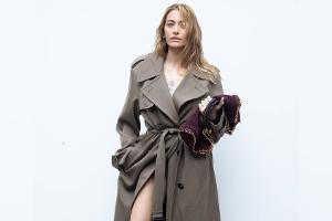 Paris Jackson trägt Trenchcoat - und sonst nichts