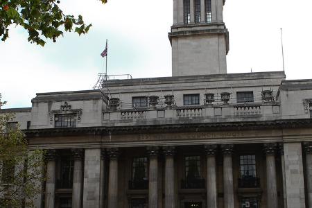 An einer viel befahrenen mehrspurigen Straße im Herzen Londons steht das wohl berühmteste Standesamt Englands, wenn nicht der Welt: In der Old Marylebone Town Hall haben mehr Superstars geheiratet als in allen anderen Amtsstuben.