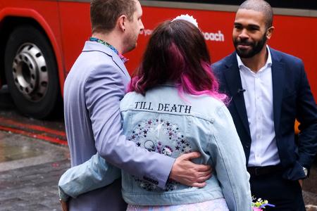 Der Aktionstag - ein Termin kostete übrigens 100 Pfund, also rund 120 Euro - war von langer Hand vorbereitet worden, ein Jahr hatten Angestellte an den Plänen gewerkelt. Dabei musste viel berücksichti ...