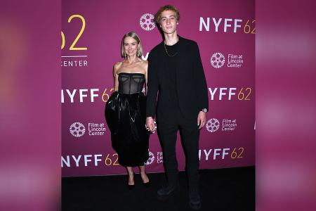 Hand in Hand: Naomi Watts mit Sohn Sasha auf dem roten Teppich