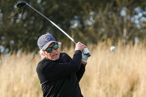 Im Lässig-Look: Michael Douglas zeigt vollen Einsatz auf dem Golfplatz