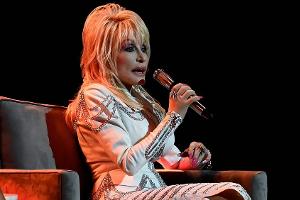 Dolly Parton spendet eine Million Dollar an Hurrikan-Opfer