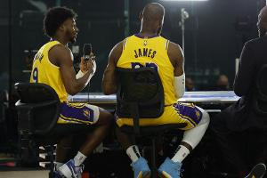 LeBron und Bronny James erstmals gemeinsam auf dem Feld