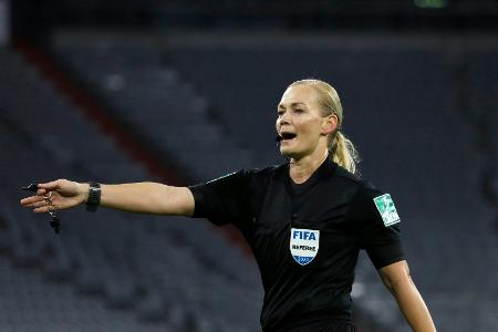 Steinhaus-Webb in offizieller Funktion bei der FIFA