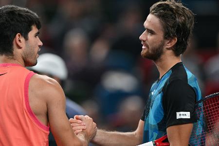 Sinner im Halbfinale von Shanghai - Alcaraz raus