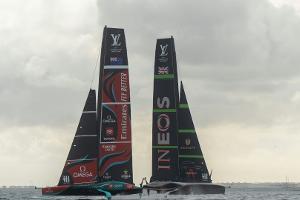 America's Cup: Neuseeland startet stark - Briten chancenlos