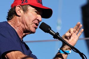 Hollywoodstar Dennis Quaid tritt mit Donald Trump in Kalifornien auf