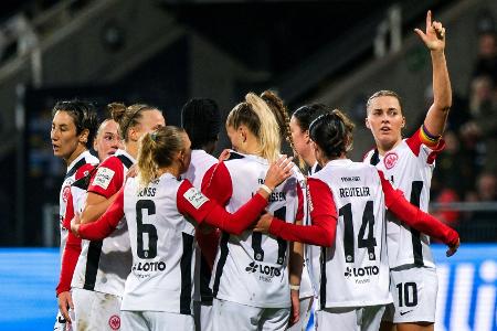 Hattrick in der Nachspielzeit: Frankfurt neuer Tabellenführer