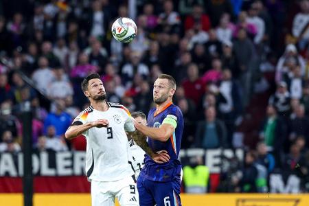 ANGRIFF: Tim Kleindienst (bis 82.) - Note: 3,0 - Wirkte viel befreiter als noch in Bosnien. Bewegte sich geschickt und spielte die Angriffe geradlinig aus. Gab selbst vier Torschüsse ab und spielte früh eine Großchance mit heraus. Präsentierte sich außerdem sehr fleißig in der Defensivarbeit.