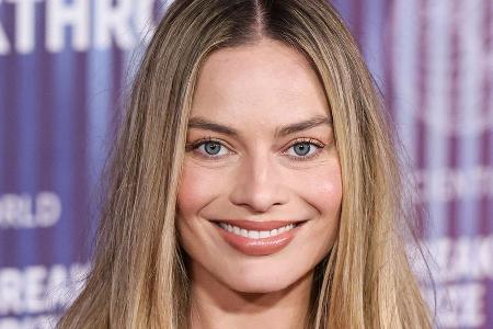 Schwangere Margot Robbie bereitet sich auf die Geburt vor