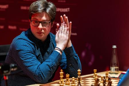 Handy auf Toilette: Schach-Großmeister unter Betrugsverdacht