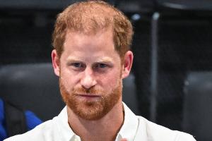 Surfer-Boy! Neues Video zeigt Prinz Harry beim Wellenreiten