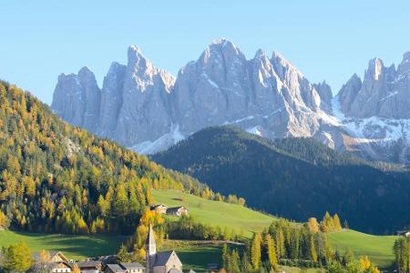 Dolomitenstraße: Eine Fahrt durch schroffe Gipfel und sanfte Täler