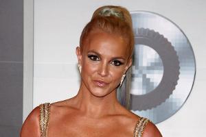 Mit Hochzeitskleid und Schleier: Britney Spears heiratet sich selbst