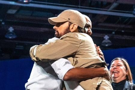 Barack Obama rappt Eminem-Hit bei Harris-Kundgebung