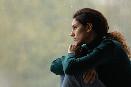 Herbstblues oder Depression? Psychiater erklärt die Unterschiede