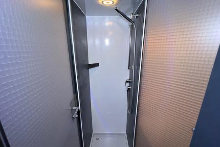 Wilde Expedition-Truck, Raumbad