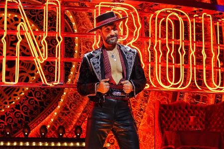 Massimo Sinató wagt sich ans Singen