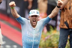 Mit Streckenrekord: Lange zum dritten Mal Ironman-Weltmeister