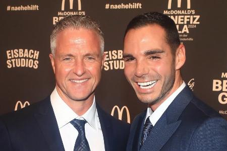 Ralf Schumacher und Etienne Bousquet-Cassagne auf dem roten Teppich