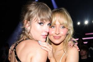 Überraschung: Taylor Swift holt Sabrina Carpenter auf die Bühne