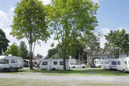 Campingplatz, Caravans, Himmel