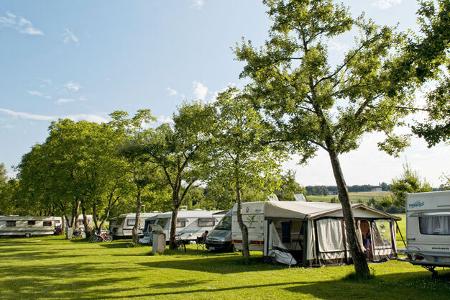 Campingplatz, Caravans, Himmel, Sonne