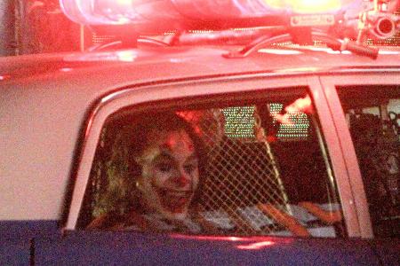 Insgesamt erhielt Joaquin vier Nominierungen, drei davon als bester Hauptdarsteller. 2020 gewann er den Goldjungen schließlich für seine Darstellung des Titelhelden Arthur Fleck in 'Joker'. Doch der Star war schon von Kindesbeinen an im Showgeschäft