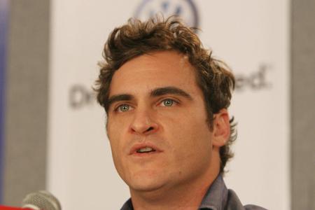 Im gleichen Jahr änderte Joaquin seinen Vornamen in Leaf (Blatt) — er wollte einen naturbezogenen Namen wie seine Geschwister River, Rainbow, Summer und Liberty. Es gab auch noch einen anderen Grund, ...