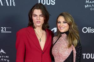 Liz und Damian Hurley: Mutter-Sohn-Duo legt eleganten Auftritt hin