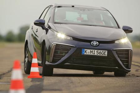 Toyota Mirai, Frontansicht, Slalom