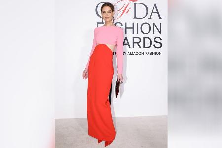 Katie Holmes überrascht mit farbenfrohem Red-Carpet-Look