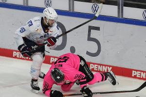 DEL: Eisbären stellen Vereinsrekord mit Zittersieg ein