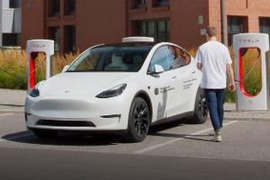 Tesla Model Y Self-Service Test Drive Selbstbedienung Probefahrt