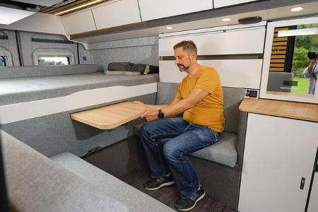 Caralife 630 L, Tisch