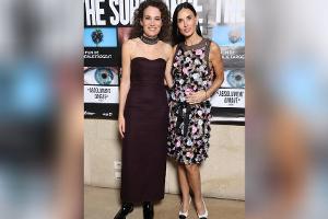 Ein Traum aus Blüten: Demi Moore verzaubert in floralem Kleid