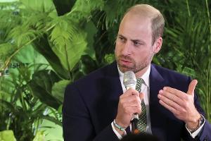 In Südafrika: Prinz William trägt Krawatte aus Plastik