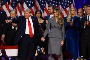 Im Triumph vereint: Trump-Clan jubelt gemeinsam in Florida