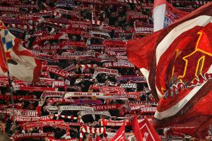 Medizinischer Notfall: Bayern-Fans stellen Support ein