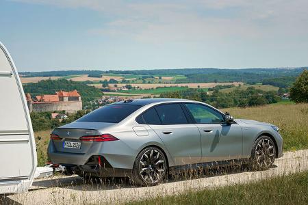 BMW 520 d xdrive, Gras, Felder, Himmel