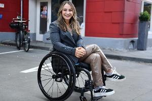 Kristina Vogel besucht "Unter uns" für guten Zweck