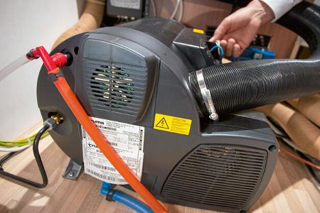 Die Truma Combi ist die weitverbreitetste Heizung bei Reisemobilen. Es gibt sie mit 4000 und 6000 Watt maximaler Heizleistung.