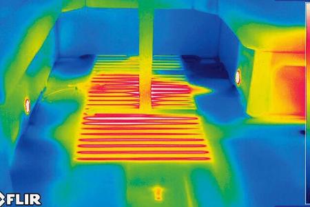 Wärmebildkamera zeigt Temperatur im Innenraum