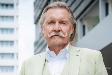 Ingo Lenßen: Warum der Kult-Anwalt gerne Maßanzüge trägt